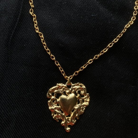 Vintage gold toned heart necklace - Picture 4 of 4
